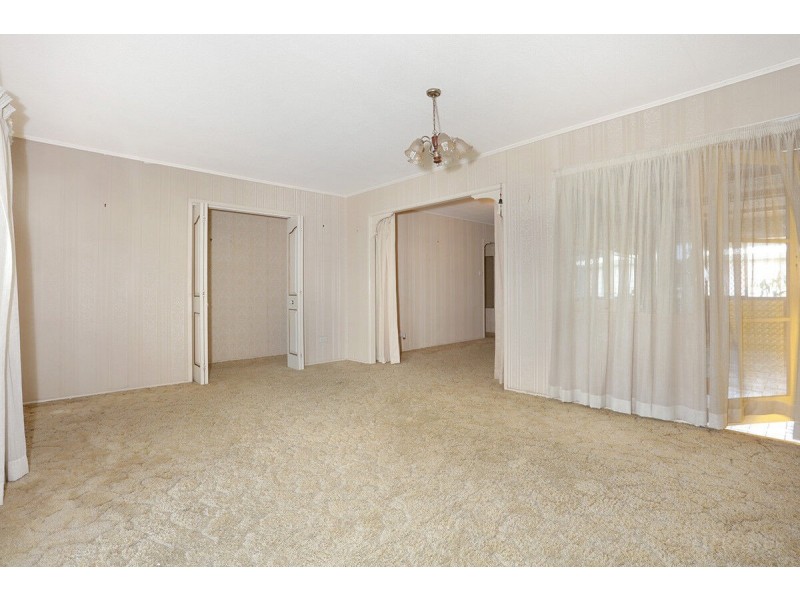 22 Burrows Street, Biggera Waters QLD 4216