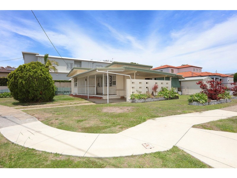 22 Burrows Street, Biggera Waters QLD 4216