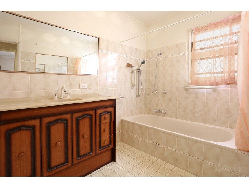 22 Burrows Street, Biggera Waters QLD 4216