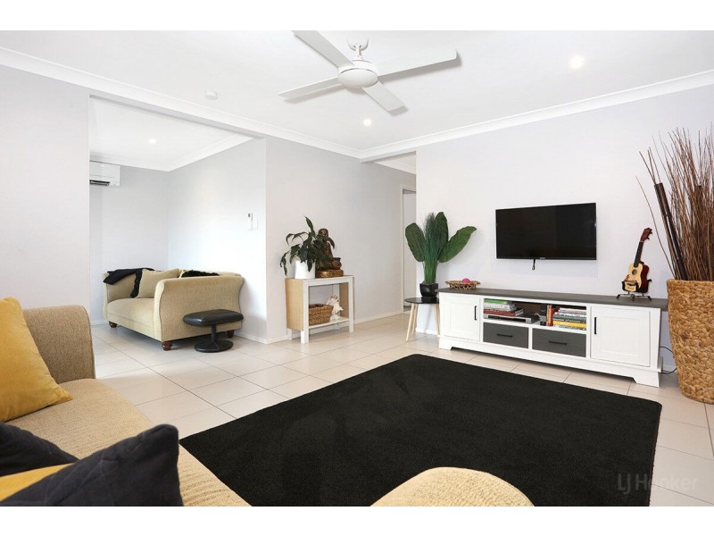 8 Matisse Court, Coombabah QLD 4216