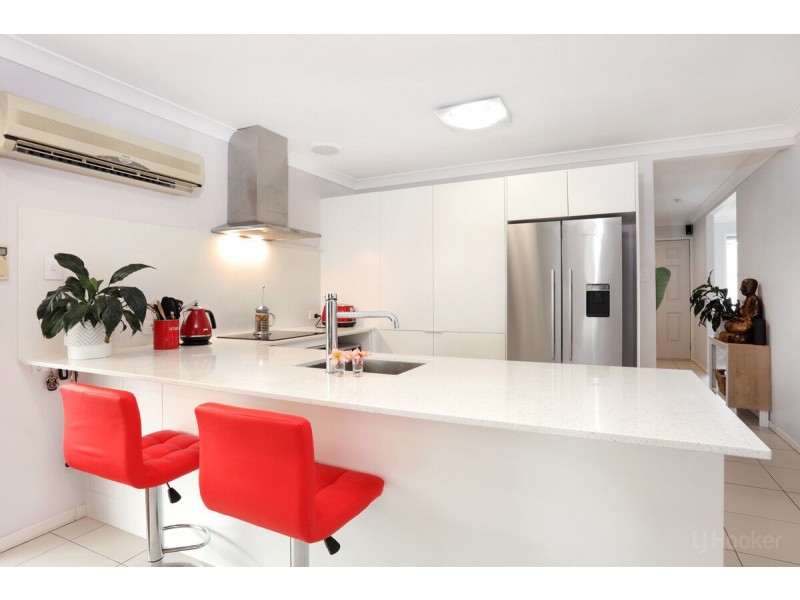 8 Matisse Court, Coombabah QLD 4216