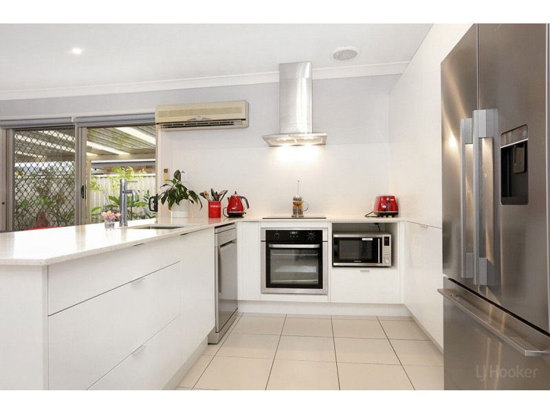 8 Matisse Court, Coombabah QLD 4216