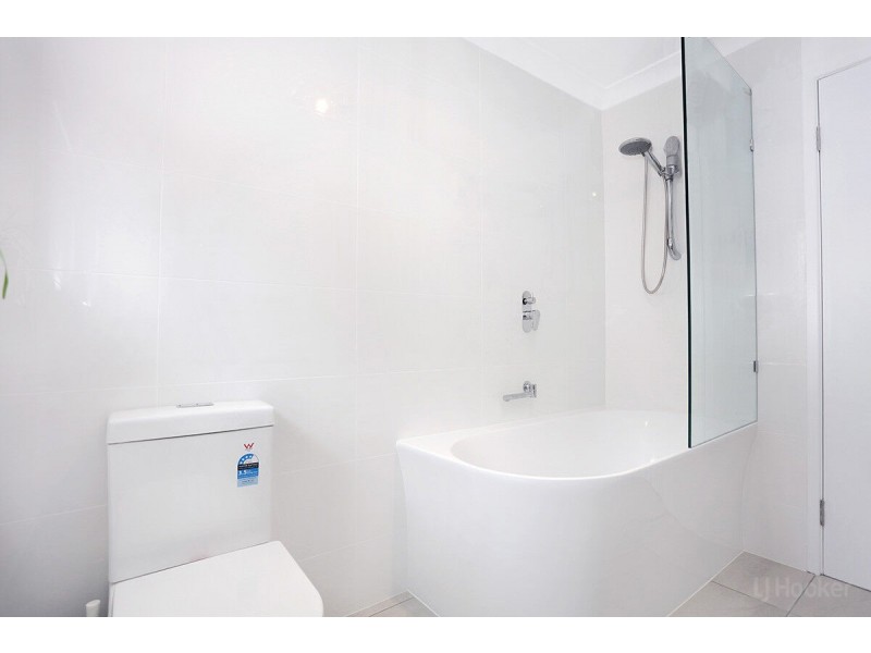 8 Matisse Court, Coombabah QLD 4216