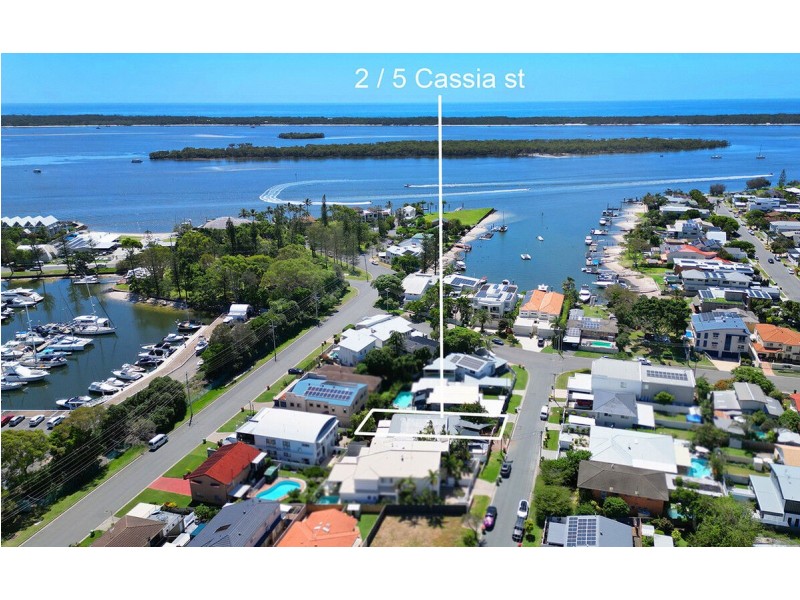 2/5 Cassia Street, Runaway Bay QLD 4216