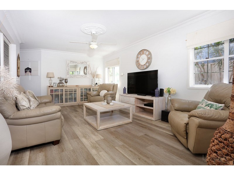 2/5 Cassia Street, Runaway Bay QLD 4216