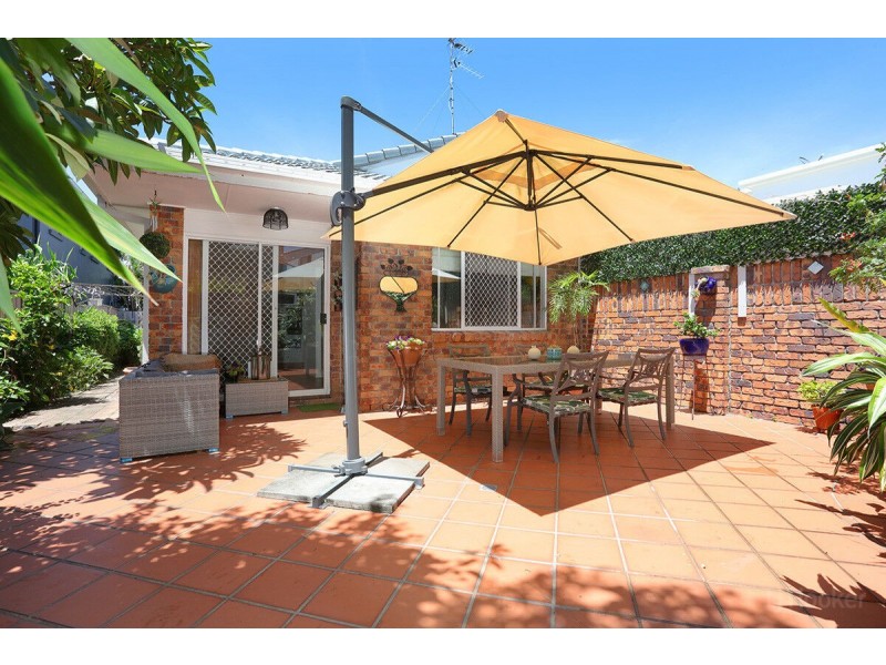 2/5 Cassia Street, Runaway Bay QLD 4216