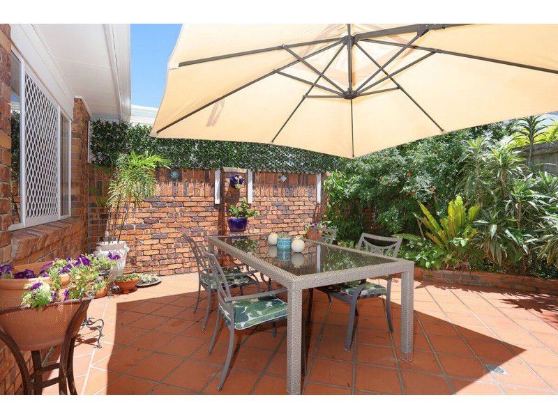 2/5 Cassia Street, Runaway Bay QLD 4216