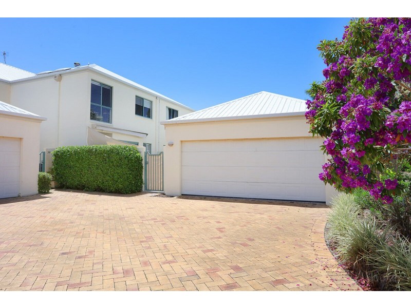 40/3 Lee Road, Runaway Bay QLD 4216