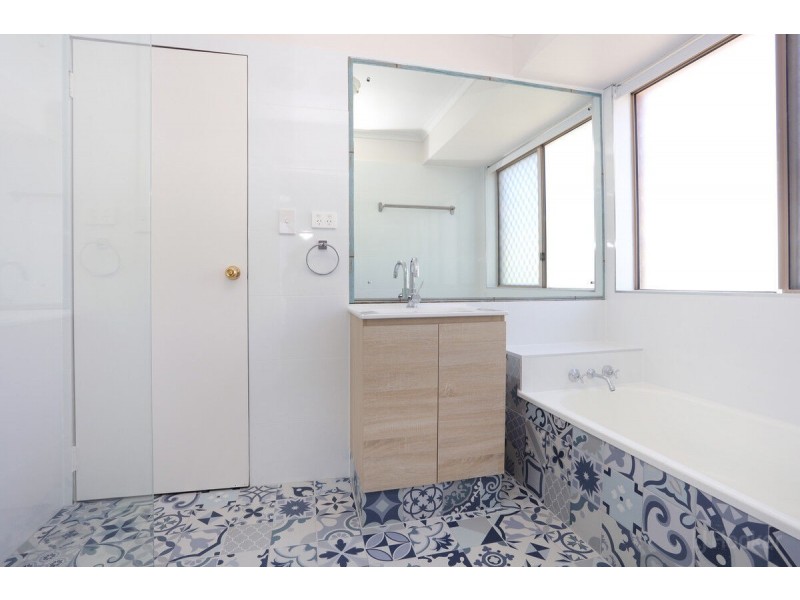5 Thompson Street, Biggera Waters QLD 4216