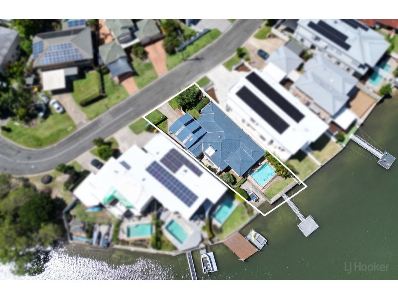 4 Vaggelas Crescent, Biggera Waters QLD 4216