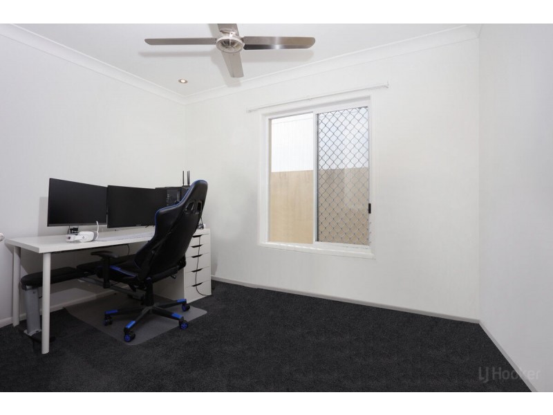 4 Vaggelas Crescent, Biggera Waters QLD 4216