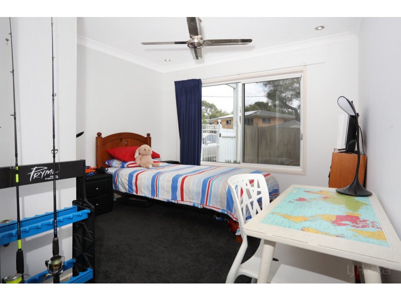 4 Vaggelas Crescent, Biggera Waters QLD 4216