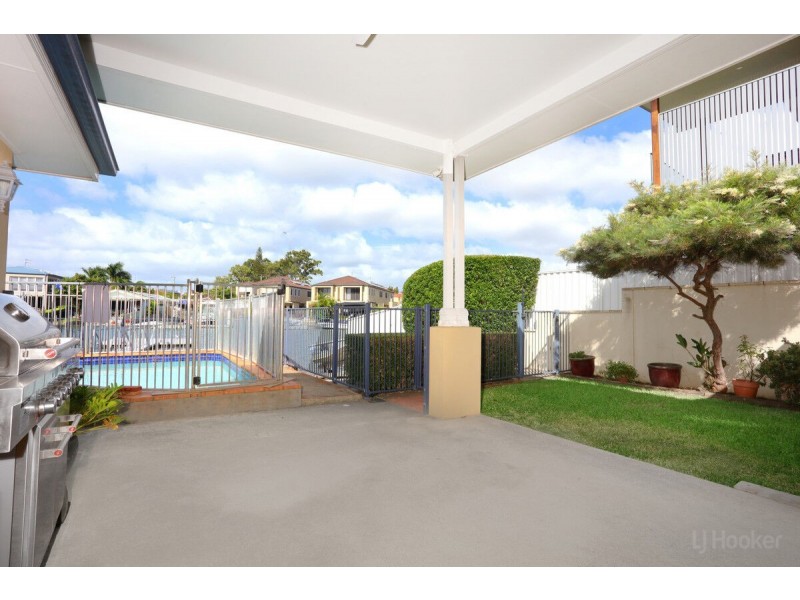 4 Vaggelas Crescent, Biggera Waters QLD 4216