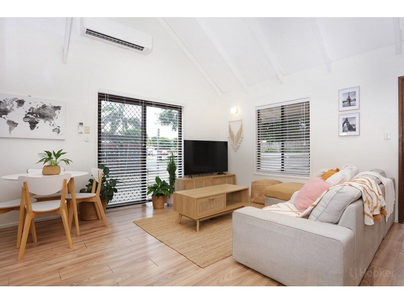 2/20 Eurimbula Court, Paradise Point QLD 4216