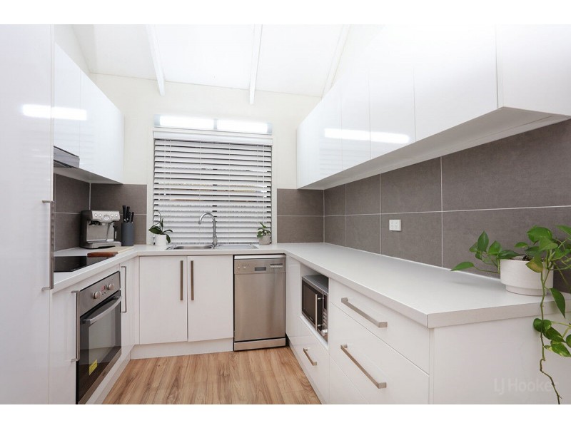 2/20 Eurimbula Court, Paradise Point QLD 4216