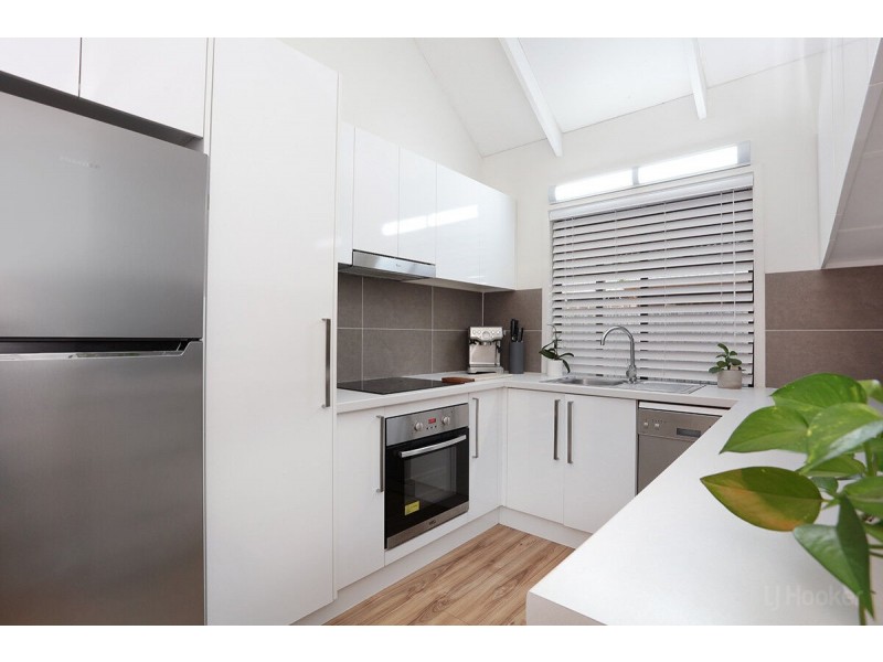 2/20 Eurimbula Court, Paradise Point QLD 4216