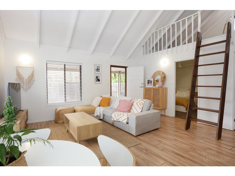 2/20 Eurimbula Court, Paradise Point QLD 4216