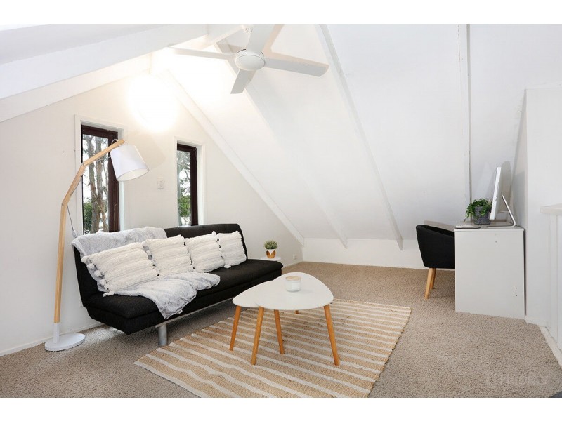 2/20 Eurimbula Court, Paradise Point QLD 4216