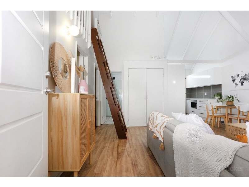 2/20 Eurimbula Court, Paradise Point QLD 4216
