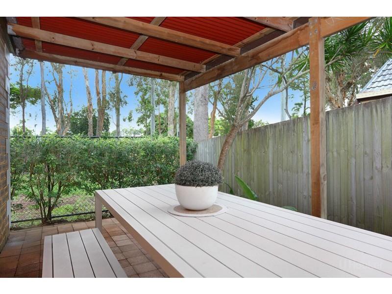 2/20 Eurimbula Court, Paradise Point QLD 4216