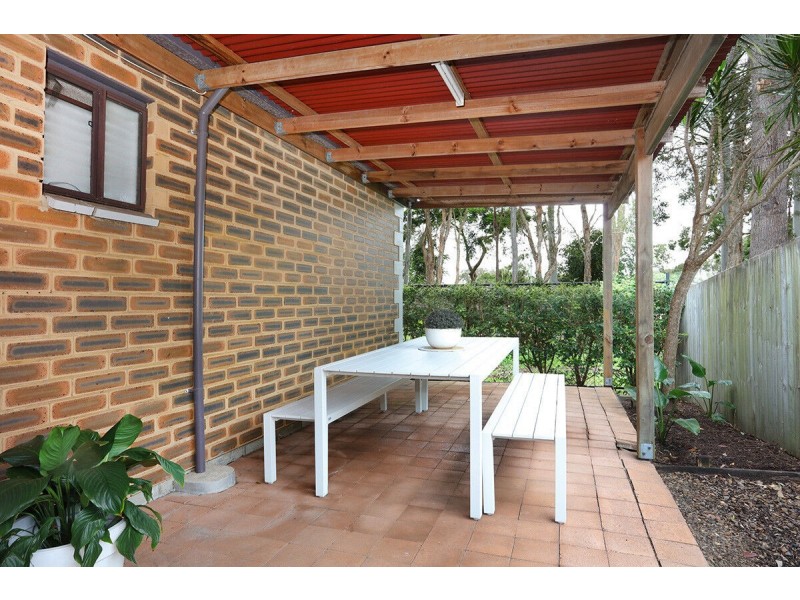 2/20 Eurimbula Court, Paradise Point QLD 4216