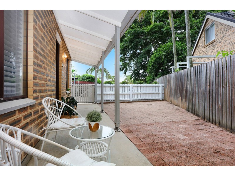 2/20 Eurimbula Court, Paradise Point QLD 4216