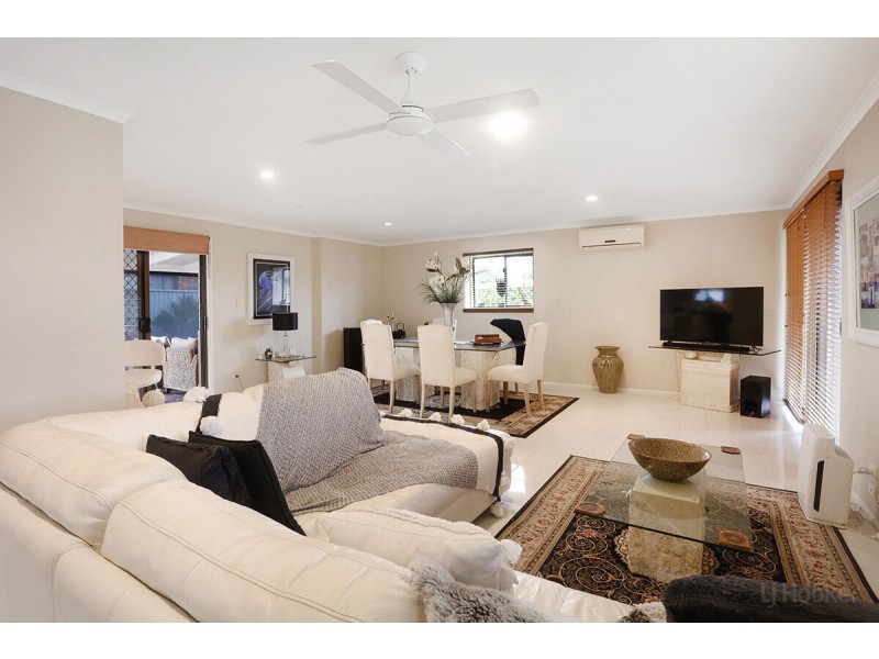 2/11 Eurimbula Court, Paradise Point QLD 4216
