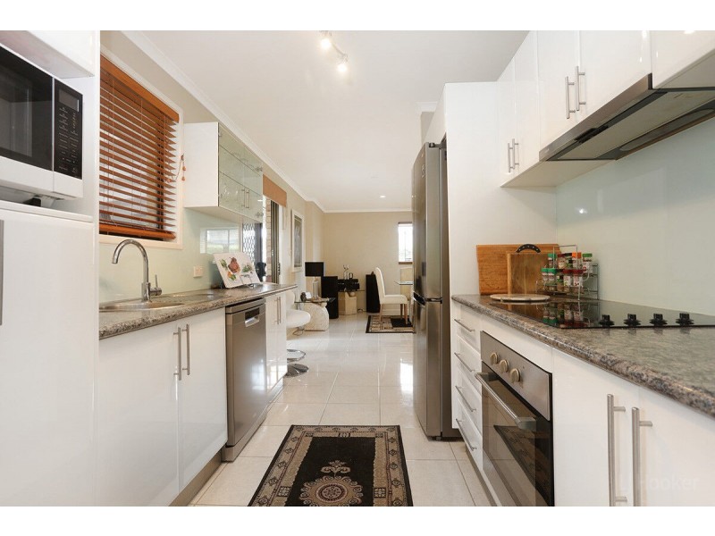 2/11 Eurimbula Court, Paradise Point QLD 4216