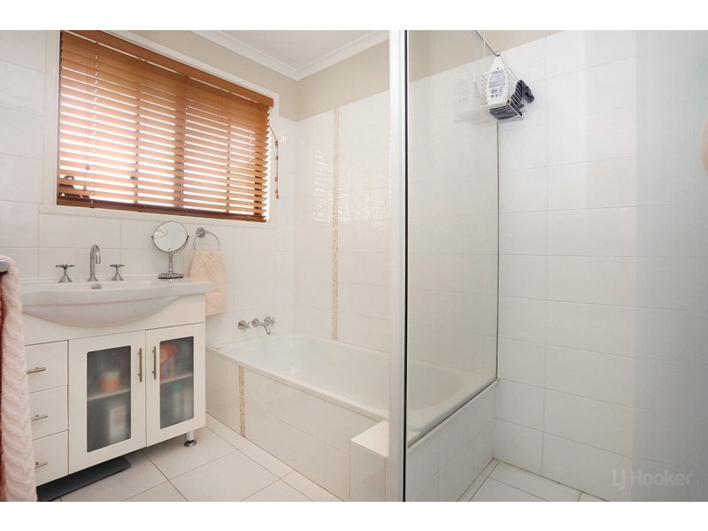 2/11 Eurimbula Court, Paradise Point QLD 4216