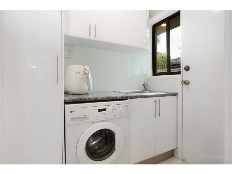 2/11 Eurimbula Court, Paradise Point QLD 4216