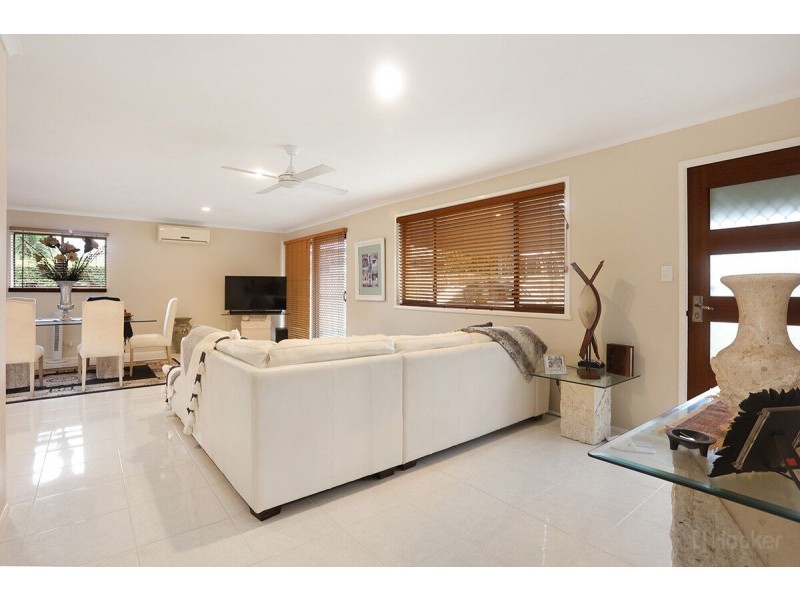 2/11 Eurimbula Court, Paradise Point QLD 4216