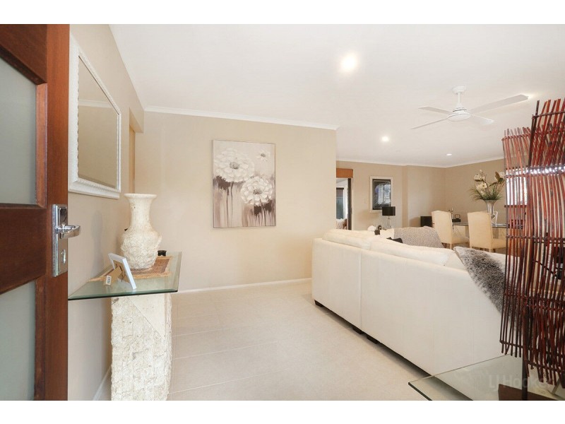 2/11 Eurimbula Court, Paradise Point QLD 4216