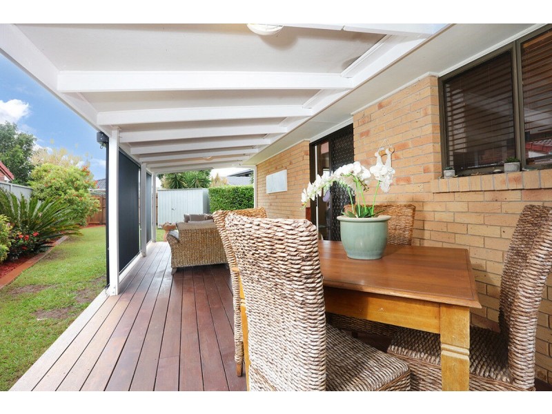 2/11 Eurimbula Court, Paradise Point QLD 4216