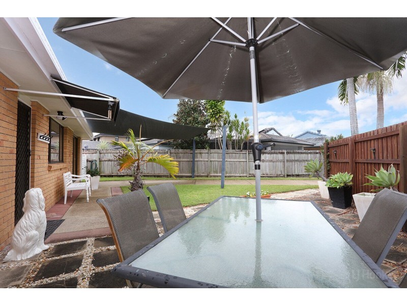 2/11 Eurimbula Court, Paradise Point QLD 4216