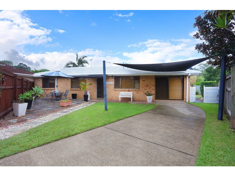 2/11 Eurimbula Court, Paradise Point QLD 4216
