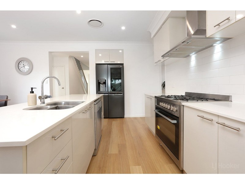 67 Harbour Rise, Hope Island QLD 4212