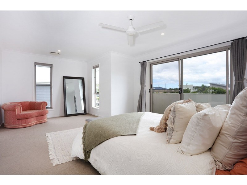 67 Harbour Rise, Hope Island QLD 4212