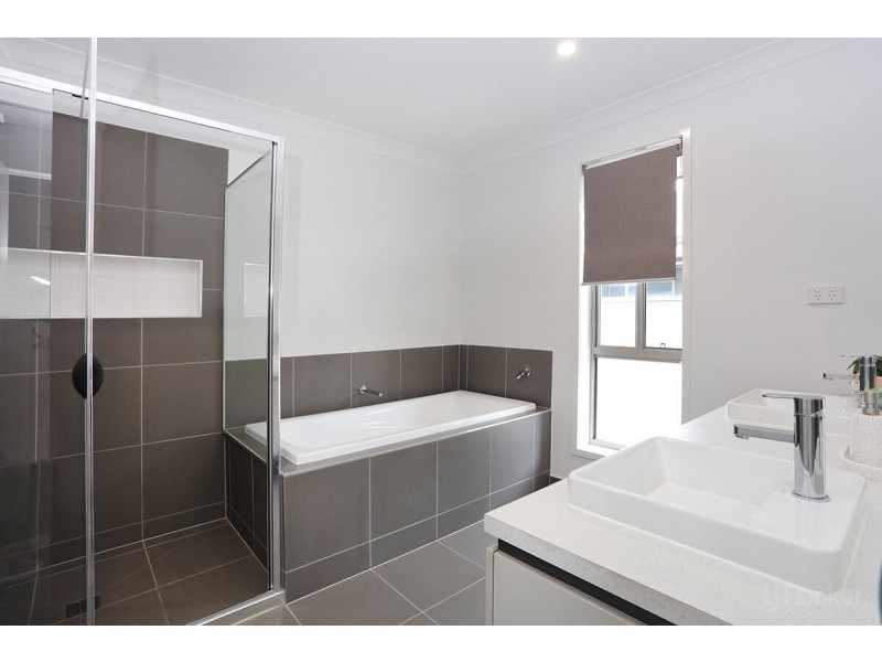 67 Harbour Rise, Hope Island QLD 4212