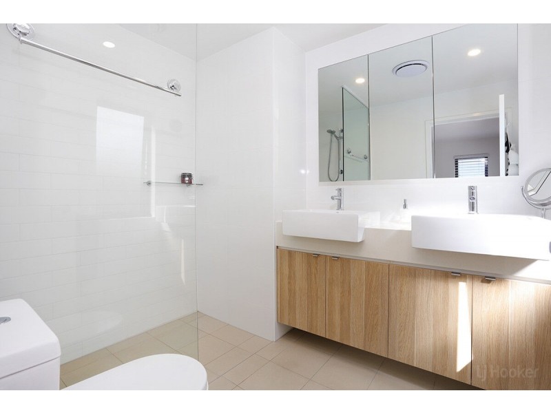 102 North Quay Circuit, Hope Island QLD 4212