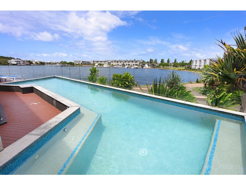 102 North Quay Circuit, Hope Island QLD 4212