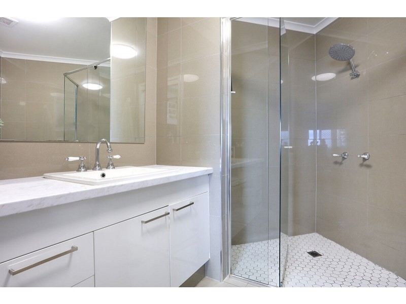 1A/522 Marine Parade, Biggera Waters QLD 4216