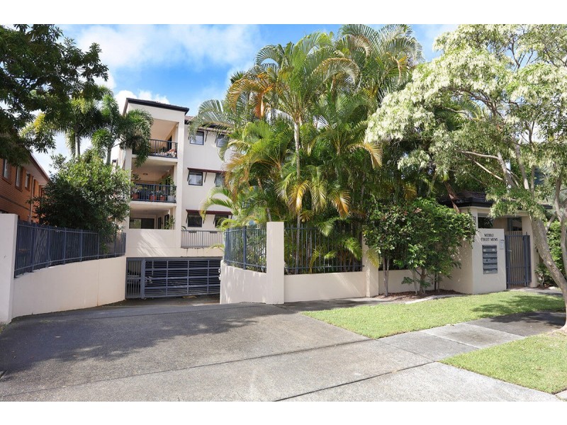 8/31 Middle Street, Labrador QLD 4215