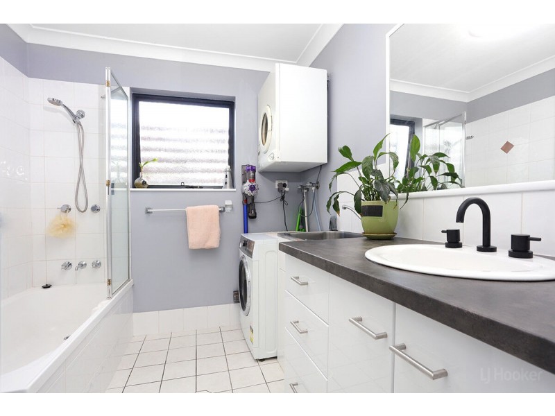 8/31 Middle Street, Labrador QLD 4215