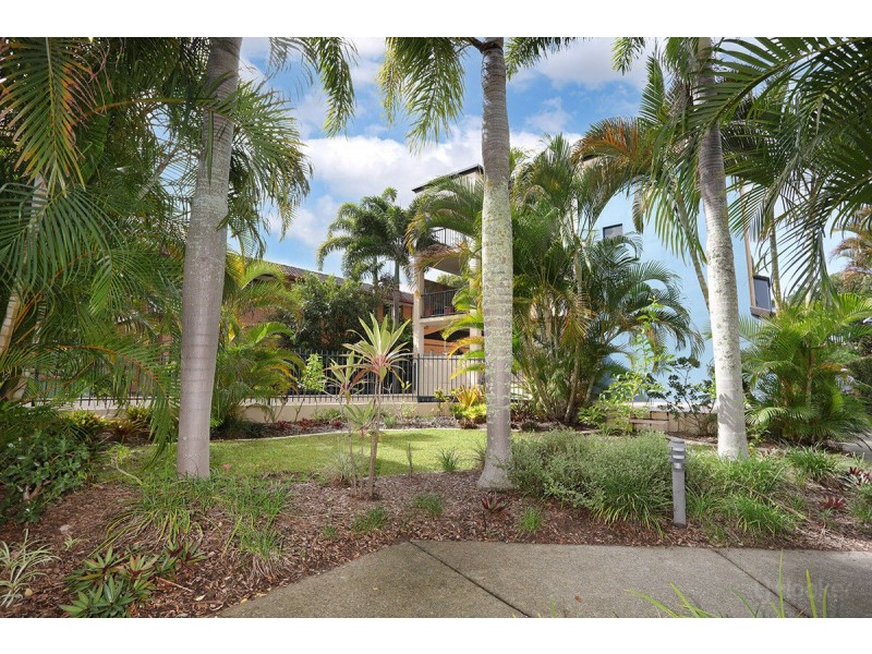 8/31 Middle Street, Labrador QLD 4215