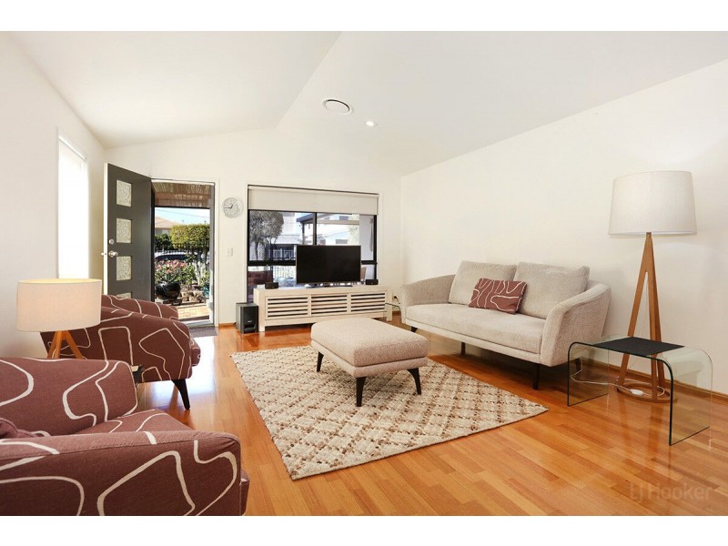 2/17 Lee Road, Runaway Bay QLD 4216