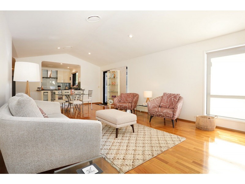 2/17 Lee Road, Runaway Bay QLD 4216