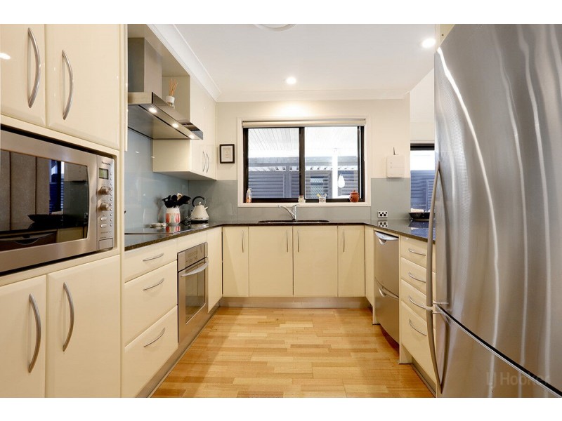 2/17 Lee Road, Runaway Bay QLD 4216