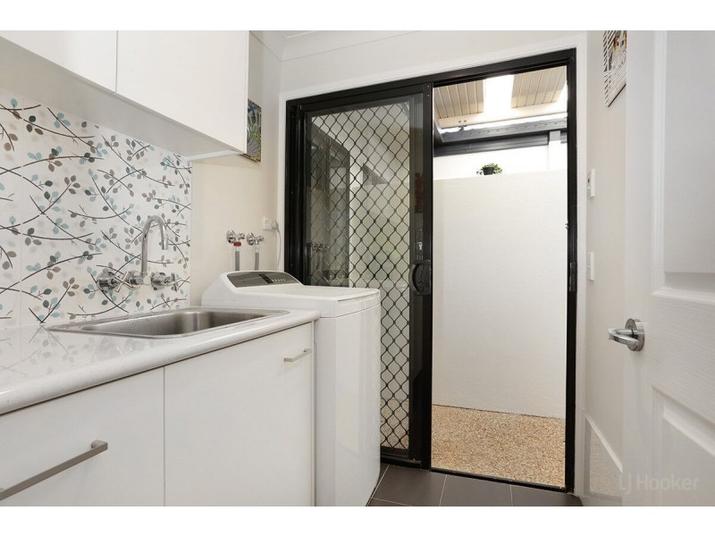 2/17 Lee Road, Runaway Bay QLD 4216