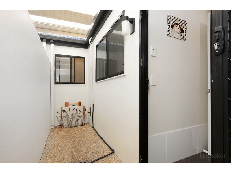 2/17 Lee Road, Runaway Bay QLD 4216