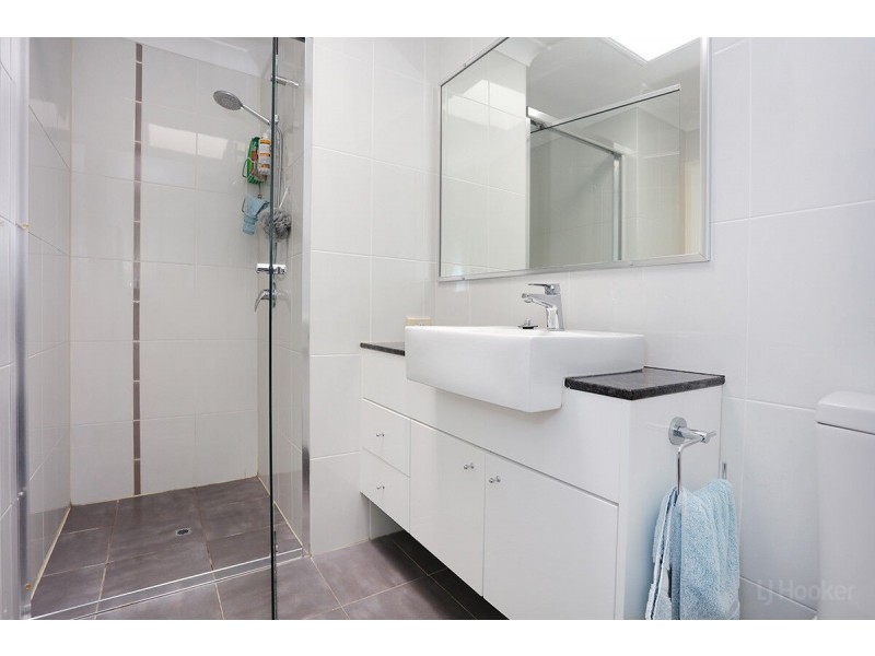 2/17 Lee Road, Runaway Bay QLD 4216